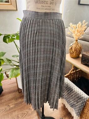 SHEIN Black and Gray Pleated Glen Plaid Midi Skirt